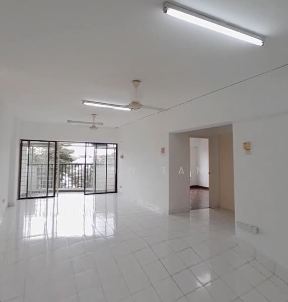 Pangsapuri untuk Dijual di Anjung Hijau (Greenfields) - Rain Tan - Living Room - PropertyGuru.com.my