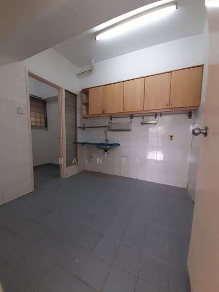 Pangsapuri untuk Dijual di Anjung Hijau (Greenfields) - Rain Tan - Kitchen - PropertyGuru.com.my