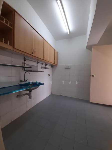 Pangsapuri untuk Dijual di Anjung Hijau (Greenfields) - Rain Tan - Kitchen - PropertyGuru.com.my