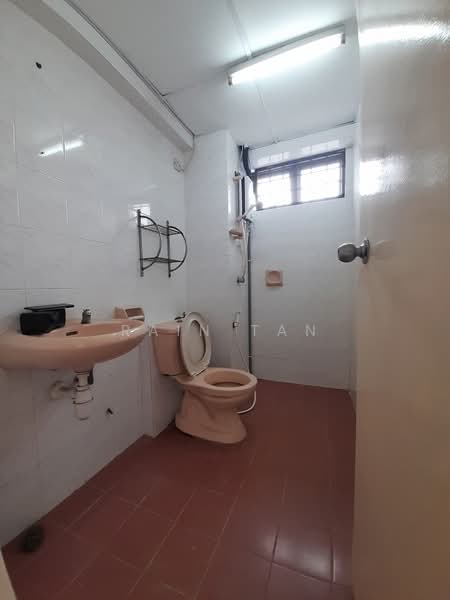 Pangsapuri untuk Dijual di Anjung Hijau (Greenfields) - Rain Tan - Bathroom - PropertyGuru.com.my