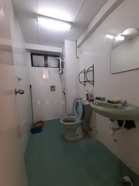 Pangsapuri untuk Dijual di Anjung Hijau (Greenfields) - Rain Tan - Bathroom - PropertyGuru.com.my