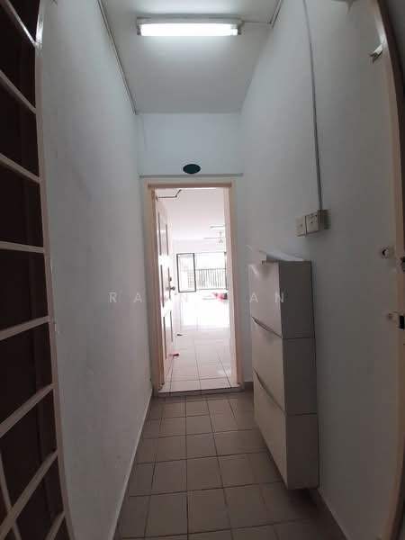 Pangsapuri untuk Dijual di Anjung Hijau (Greenfields) - Rain Tan - Entrance - PropertyGuru.com.my