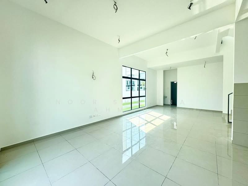 Rumah Teres 2 Tingkat untuk Dijual di Taman La Casa (Lunas) - Noor Shafina Ahmad - Living Room - PropertyGuru.com.my