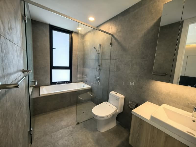 Servis Apartment untuk Disewa di Kami - Adriel Lim - Bathroom - PropertyGuru.com.my