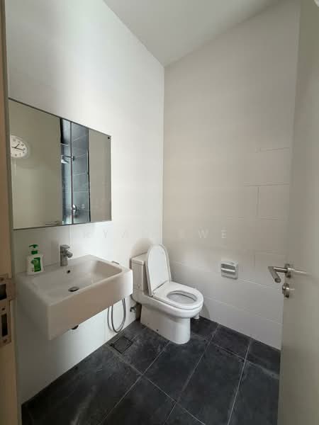 Kondominium untuk Dijual di Dua Menjalara - Ryan Swe - Bathroom - PropertyGuru.com.my