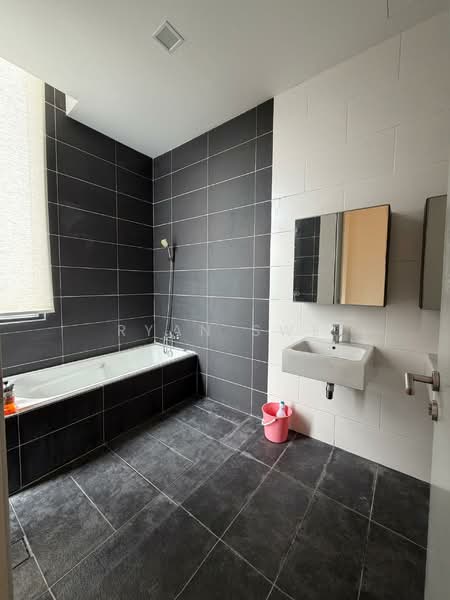Kondominium untuk Dijual di Dua Menjalara - Ryan Swe - Bathroom - PropertyGuru.com.my