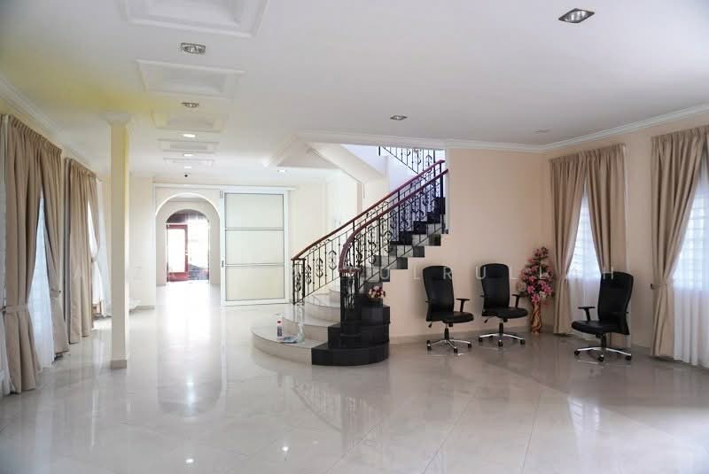 Rumah Banglo untuk Disewa di Country Heights (Kajang) - Aizat Saifulrullah - Entrance - PropertyGuru.com.my