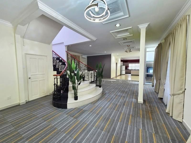 Rumah Banglo untuk Disewa di Country Heights (Kajang) - Aizat Saifulrullah - Entrance - PropertyGuru.com.my