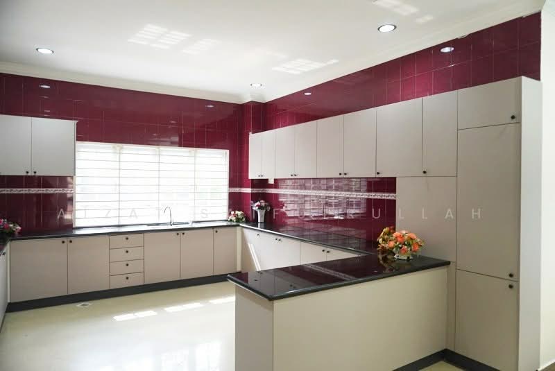 Rumah Banglo untuk Disewa di Country Heights (Kajang) - Aizat Saifulrullah - Kitchen - PropertyGuru.com.my