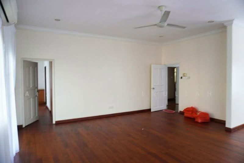 Rumah Banglo untuk Disewa di Country Heights (Kajang) - Aizat Saifulrullah - Living Room - PropertyGuru.com.my