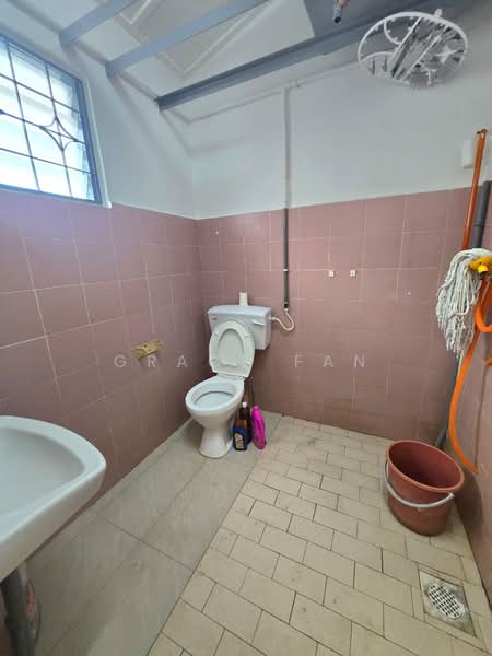 2-storey Terraced House for Rent in Taman Megah (Kluang) - Grace Fan - Bathroom - PropertyGuru.com.my