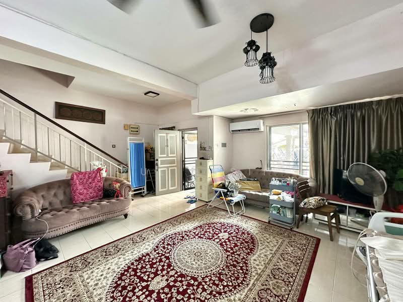 2-storey Terraced House for Sale in Bandar Putra Permai (Seri Kembangan) - Zul Hasif - Living Room - PropertyGuru.com.my