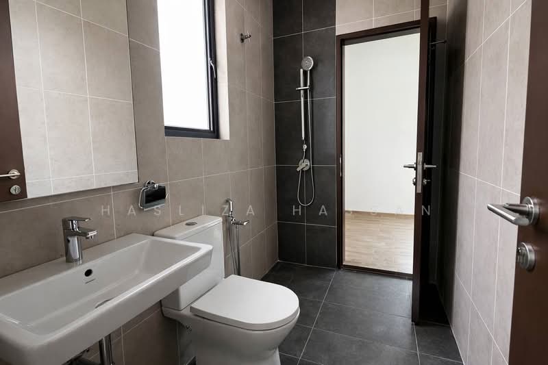 Semi-Detached House for Rent in Cyberjaya (Selangor) - Hasliza Hassan - Bathroom - PropertyGuru.com.my