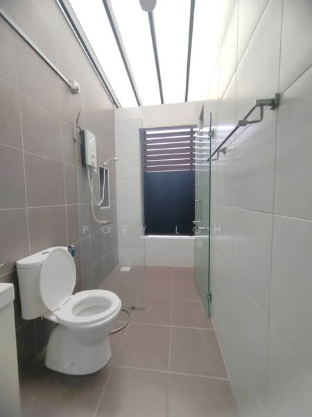 Rumah Teres 2 Tingkat untuk Disewa di Taman Sutera Utama (Skudai) - Poey Loh - Bathroom - PropertyGuru.com.my