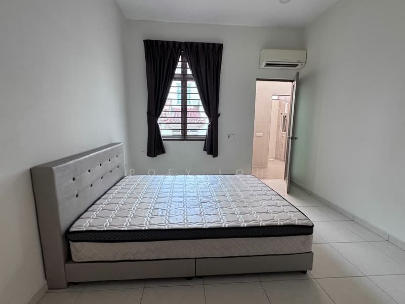 Rumah Teres 2 Tingkat untuk Disewa di Taman Sutera Utama (Skudai) - Poey Loh - Bedroom - PropertyGuru.com.my