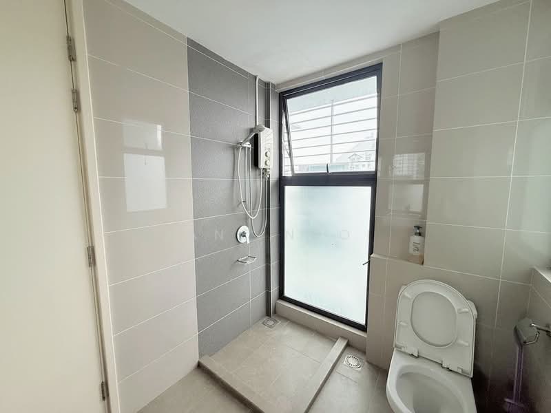 Condominium for Rent at The Straits View Condominium - Jane Ngoi - Bathroom - PropertyGuru.com.my