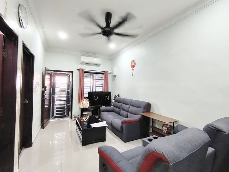 1-storey Terraced House for Sale in Taman Universiti (Skudai) - Evon Yap - Living Room - PropertyGuru.com.my