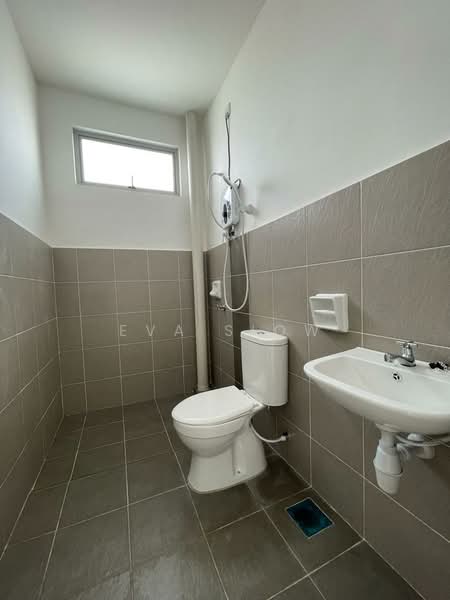 2-storey Terraced House for Rent in Taman Bestari Perdana (Pasir Gudang) - Eva Siow - Bathroom - PropertyGuru.com.my