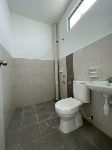 2-storey Terraced House for Rent in Taman Bestari Perdana (Pasir Gudang) - Eva Siow - Bathroom - PropertyGuru.com.my