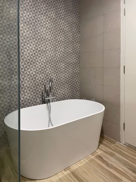 Servis Apartment untuk Disewa di Hampton Height Damansara - Kim Ling - Master Bathroom - PropertyGuru.com.my