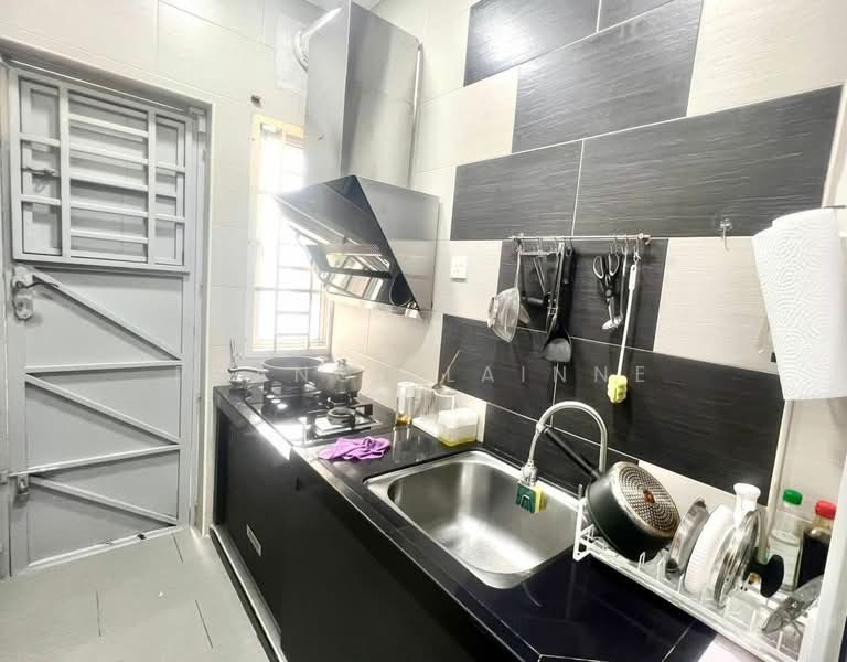 Rumah Teres 2 Tingkat untuk Dijual di Setia Tropika (Johor Bahru) - Phang Elainne - Kitchen - PropertyGuru.com.my
