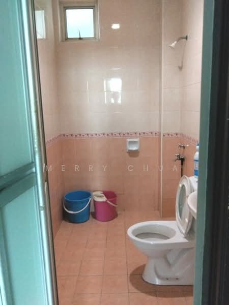 Pangsapuri untuk Dijual di Perling Apartment - Merry Chua - Bathroom - PropertyGuru.com.my