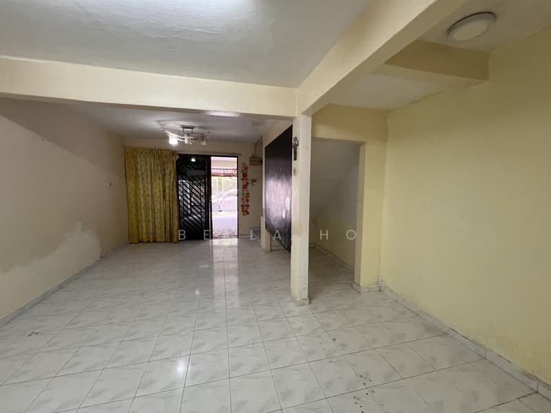 Rumah Teres 2 Tingkat untuk Dijual di Kulai (Johor) - Bella Ho - Living Room - PropertyGuru.com.my