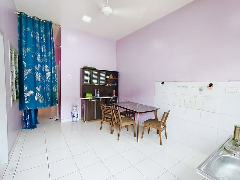 1-storey Terraced House for Sale in Bandar Puncak Alam (Puncak Alam) - NORFADILAH ZAINUDDIN - Dining Room - PropertyGuru.com.my