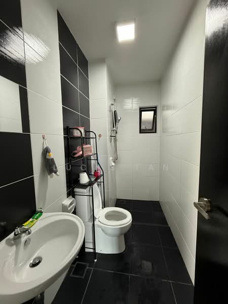 Servis Apartment untuk Disewa di Sky View - Lucas Tan - Bathroom - PropertyGuru.com.my