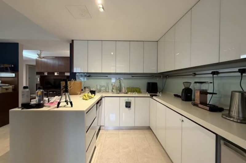 Kondominium untuk Dijual di Tiffani Kiara - Zach Gan - Kitchen - PropertyGuru.com.my