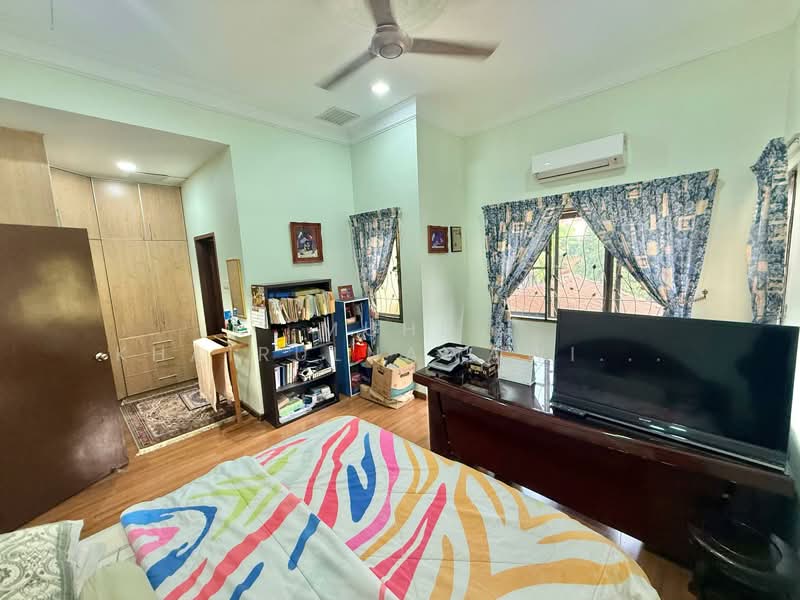 2-storey Terraced House for Sale in Cahaya Spk (Shah Alam) - Muhd Khairulnawawi Kamaruddin - Bedroom - PropertyGuru.com.my
