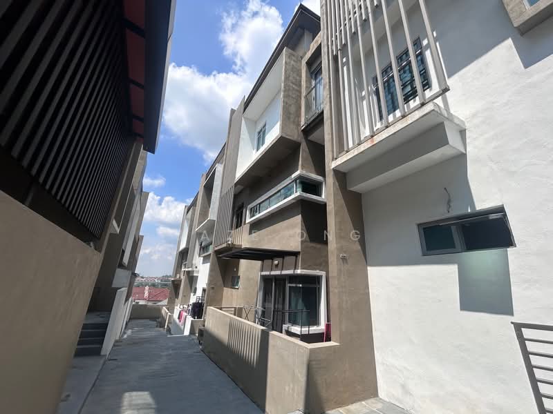 3-storey Terraced House for Sale in Bandar Putra Permai (Seri Kembangan) - Jaze Ong - Exterior - PropertyGuru.com.my