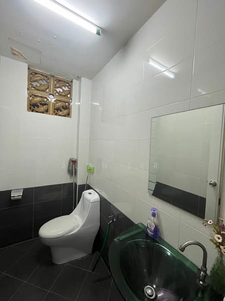 Semi-Detached House for Sale in Taman Megah Ria (Masai) - Alan Ler - Bathroom - PropertyGuru.com.my