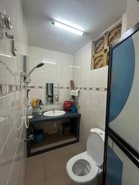 Semi-Detached House for Sale in Taman Megah Ria (Masai) - Alan Ler - Bathroom - PropertyGuru.com.my