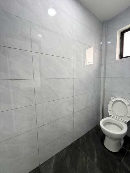Rumah Flat untuk Dijual di Pangsapuri Nuri - Alan Ler - Bathroom - PropertyGuru.com.my