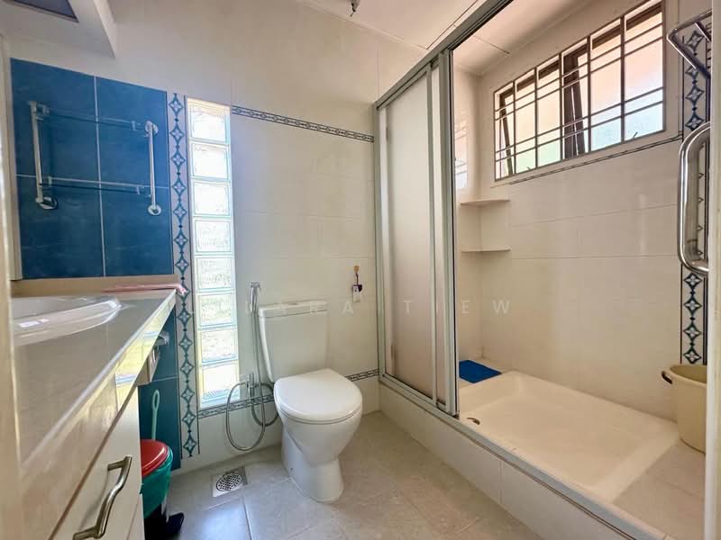 Bungalow for Sale in Taman Bukit Rinting (Masai) - Lilara Tiew - Bathroom - PropertyGuru.com.my