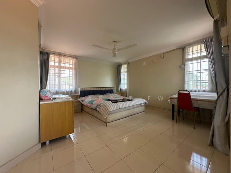 Bungalow for Sale in Taman Bukit Rinting (Masai) - Lilara Tiew - Bedroom - PropertyGuru.com.my