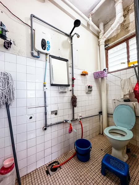 Apartment for Sale at Taman Sri Murni Fasa 2 - Faliyana binti Muda - Bathroom - PropertyGuru.com.my