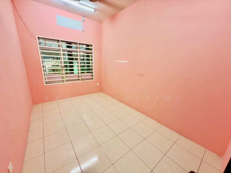 1-storey Terraced House for Sale in Shah Alam (Selangor) - Yazila Sulaimi - Bedroom 2 - PropertyGuru.com.my