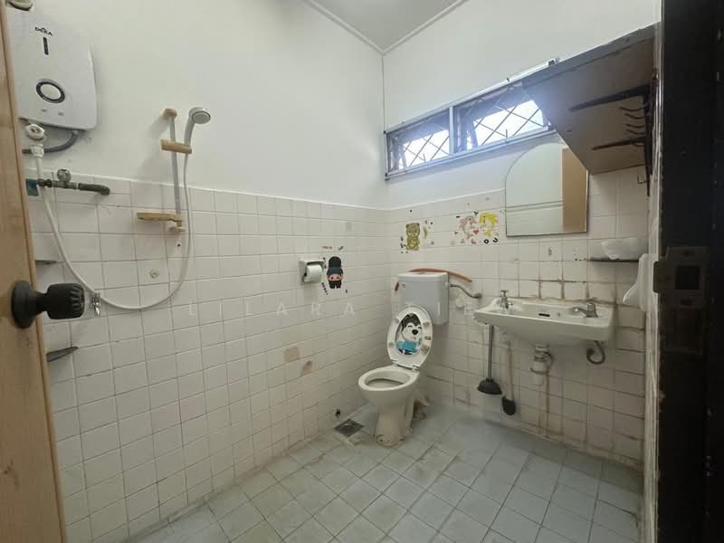 2-storey Terraced House for Sale in Taman Pelangi (Johor Bahru) - Lilara Tiew - Bathroom - PropertyGuru.com.my