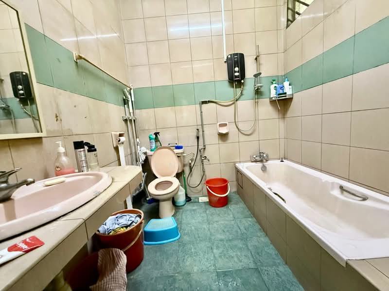Rumah Teres 2 Tingkat untuk Dijual di Taman Ungku Tun Aminah (Skudai) - Win Tan - Bathroom - PropertyGuru.com.my