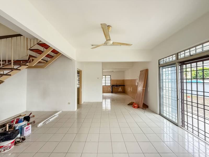 Rumah Teres 2 Tingkat untuk Dijual di Taman Tasik Puchong (Puchong) - Ilman Nahri - Living Room - PropertyGuru.com.my