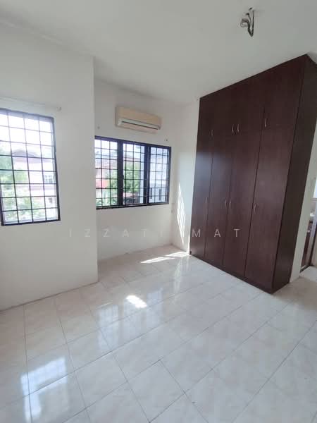 2-storey Terraced House for Sale in Taman Lestari Putra (Seri Kembangan) - Izzati Mat - Interior - PropertyGuru.com.my