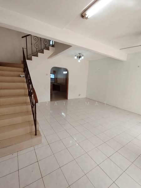 2-storey Terraced House for Sale in Taman Lestari Putra (Seri Kembangan) - Izzati Mat - Interior - PropertyGuru.com.my