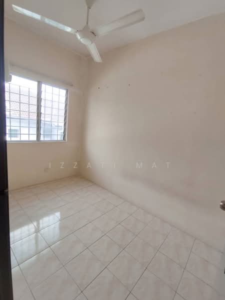 2-storey Terraced House for Sale in Taman Lestari Putra (Seri Kembangan) - Izzati Mat - Interior - PropertyGuru.com.my