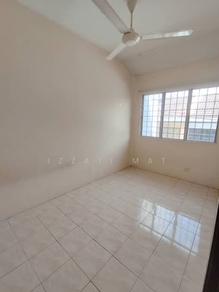 2-storey Terraced House for Sale in Taman Lestari Putra (Seri Kembangan) - Izzati Mat - Interior - PropertyGuru.com.my