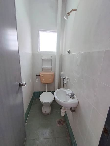 2-storey Terraced House for Sale in Taman Lestari Putra (Seri Kembangan) - Izzati Mat - Bathroom - PropertyGuru.com.my
