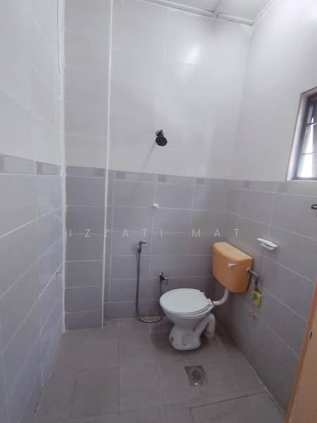 2-storey Terraced House for Sale in Taman Lestari Putra (Seri Kembangan) - Izzati Mat - Bathroom - PropertyGuru.com.my