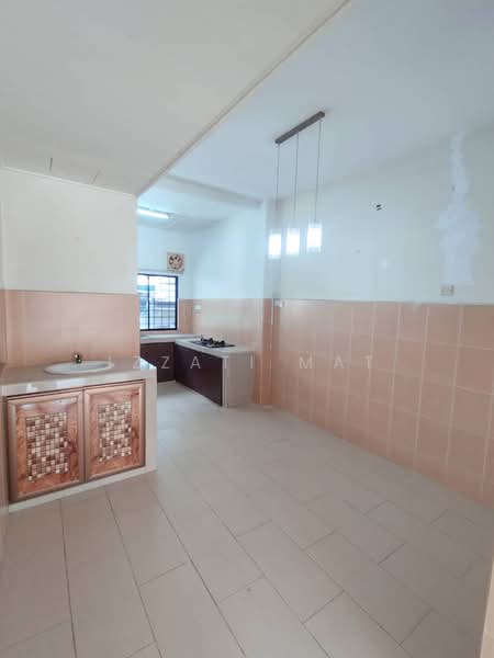 2-storey Terraced House for Sale in Taman Lestari Putra (Seri Kembangan) - Izzati Mat - Kitchen - PropertyGuru.com.my