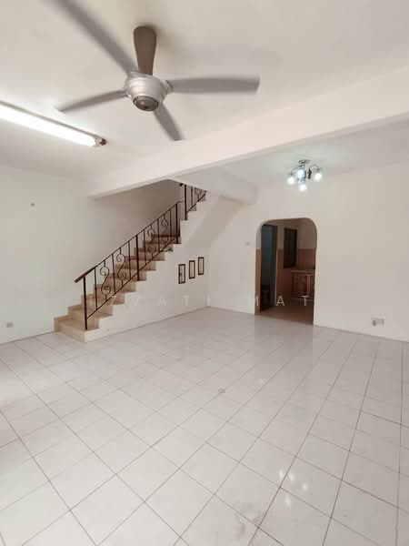 2-storey Terraced House for Sale in Taman Lestari Putra (Seri Kembangan) - Izzati Mat - Living Room - PropertyGuru.com.my